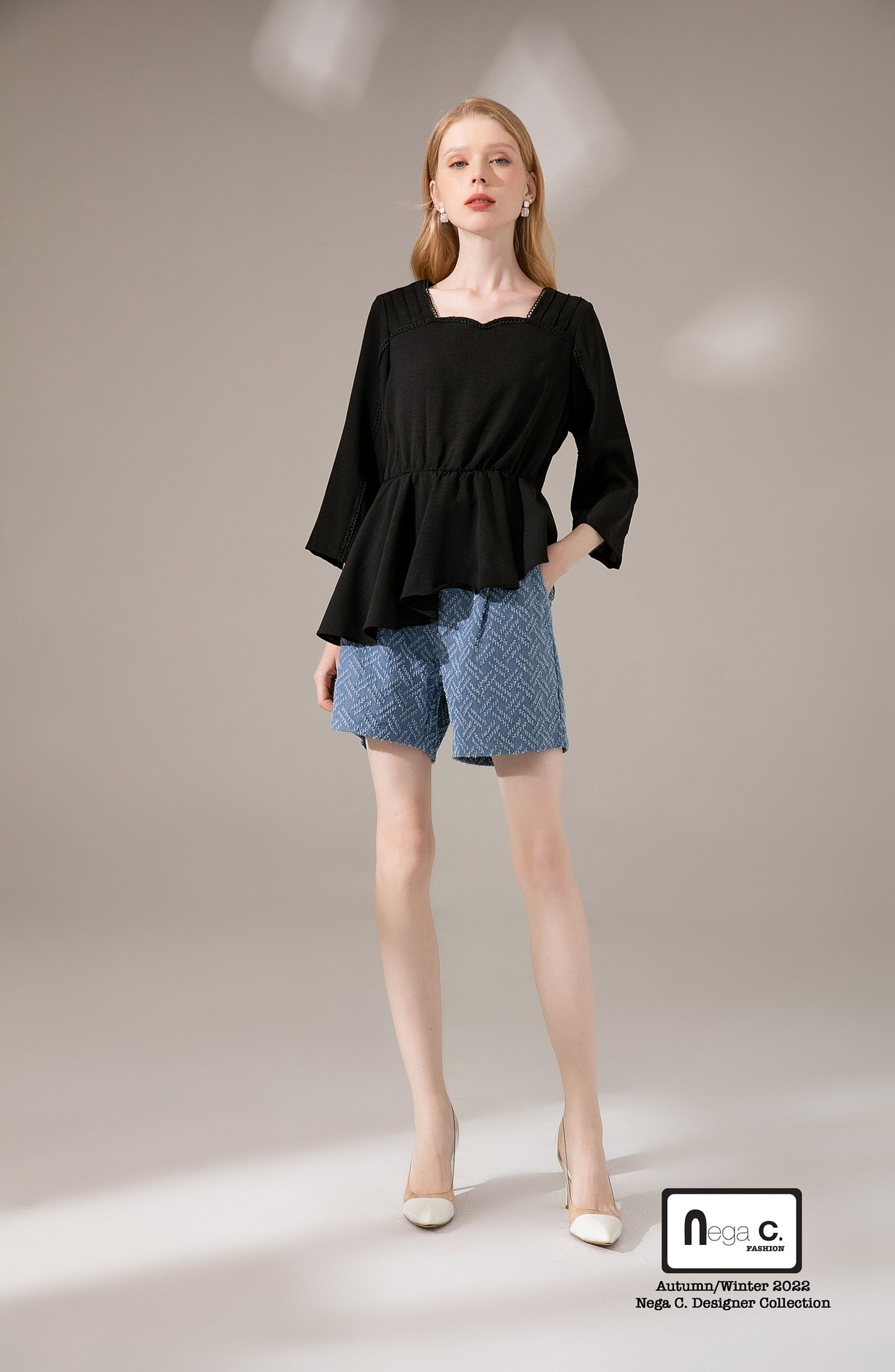 Nega C. เสื้อทูนิคระบายไม่สมมาตรคอ Sweetheart | สีดำ | ไม่ยืด | ไม่มีซับใน