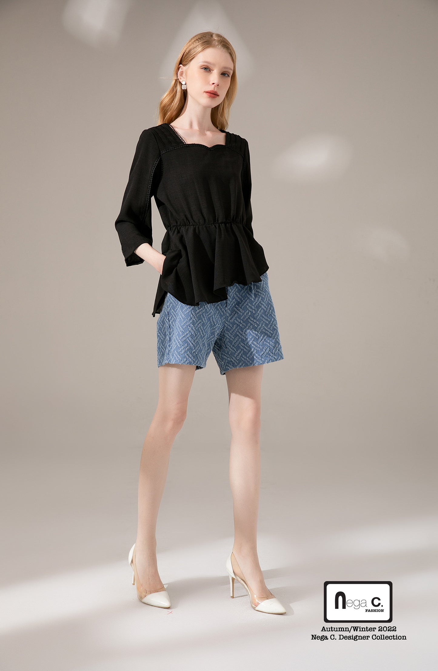 Nega C. เสื้อทูนิคระบายไม่สมมาตรคอ Sweetheart | สีดำ | ไม่ยืด | ไม่มีซับใน