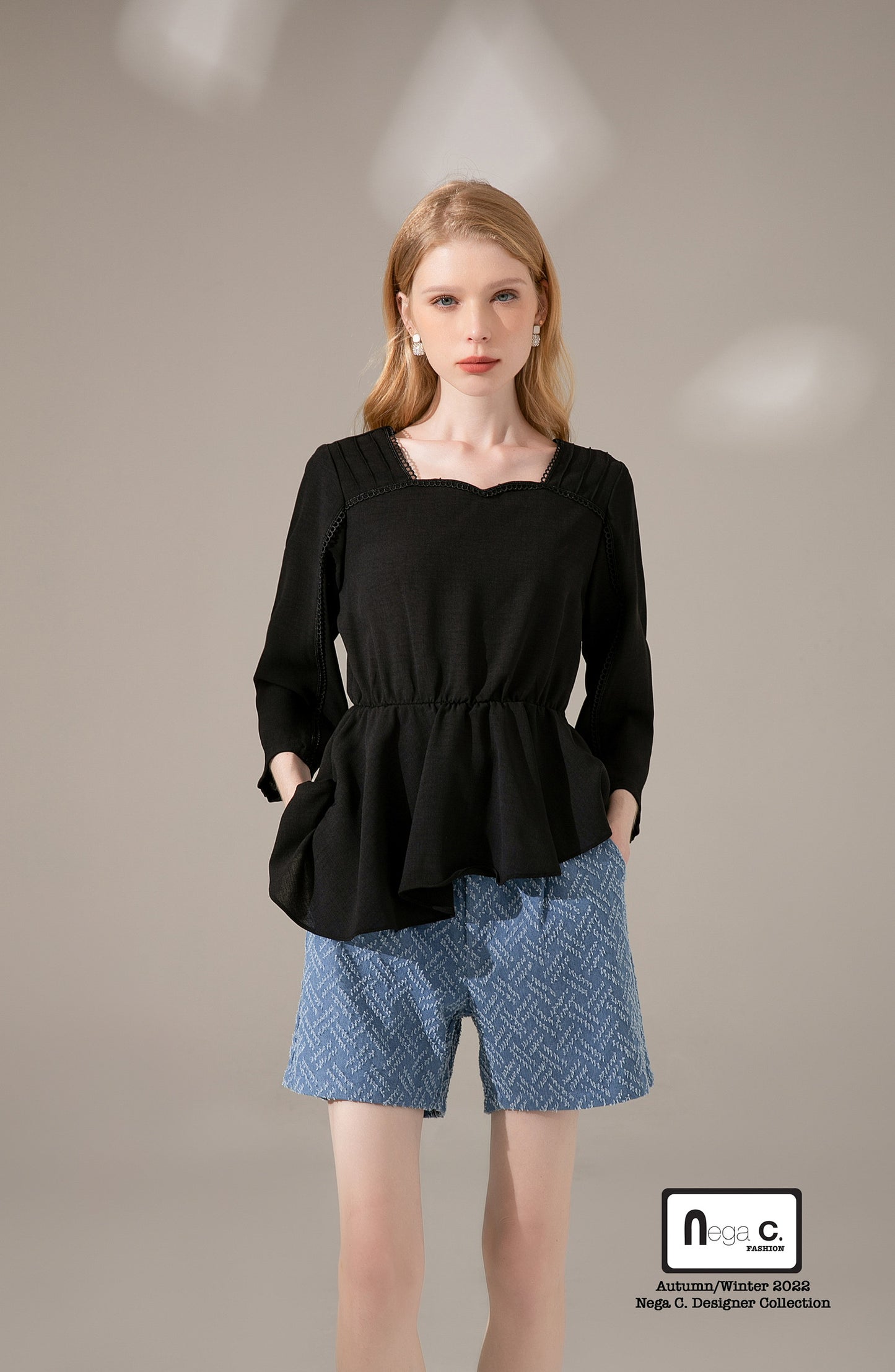 Nega C. เสื้อทูนิคระบายไม่สมมาตรคอ Sweetheart | สีดำ | ไม่ยืด | ไม่มีซับใน