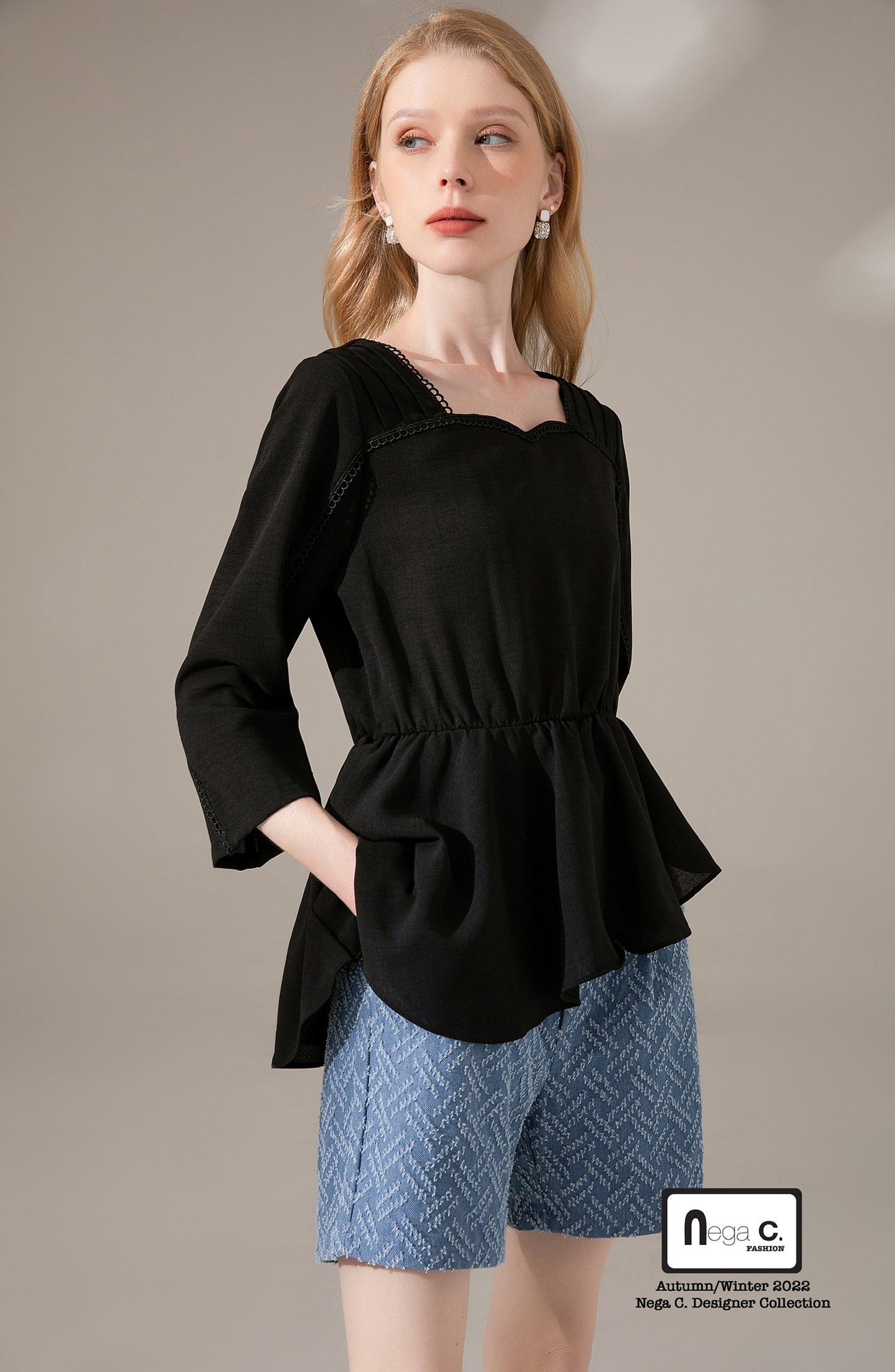 Nega C. เสื้อทูนิคระบายไม่สมมาตรคอ Sweetheart | สีดำ | ไม่ยืด | ไม่มีซับใน