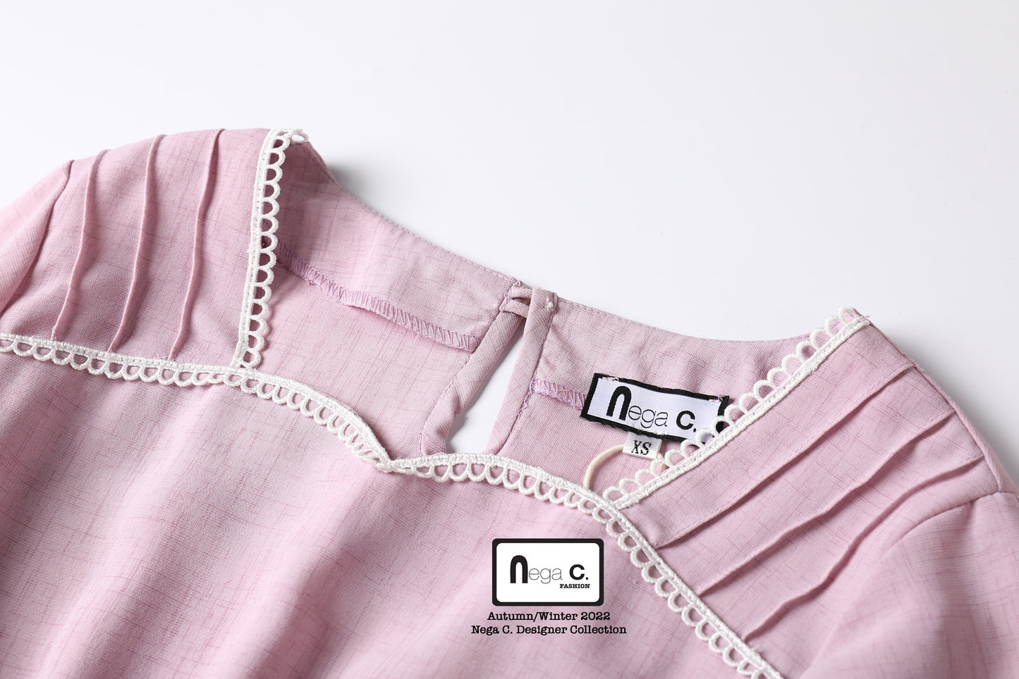 Nega C. เสื้อทูนิคระบายไม่สมมาตรคอ Sweetheart | สีชมพู | ไม่ยืด | ไม่มีซับใน