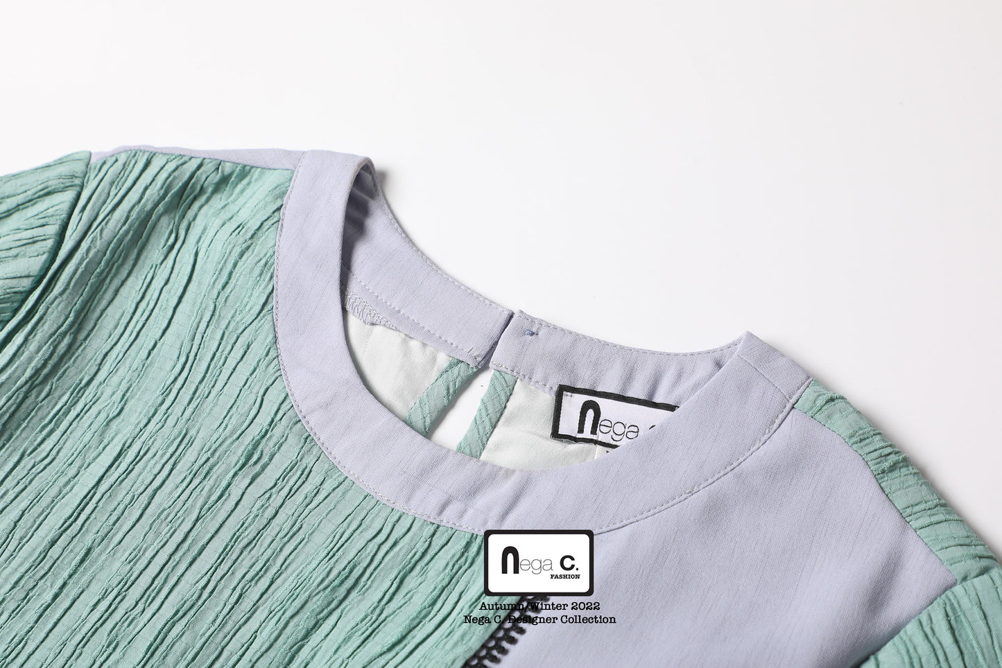 Nega C. เสื้อคอกลมบล็อคสี | เขียวชมพู | ยืดเล็กน้อย | ไม่มีซับใน