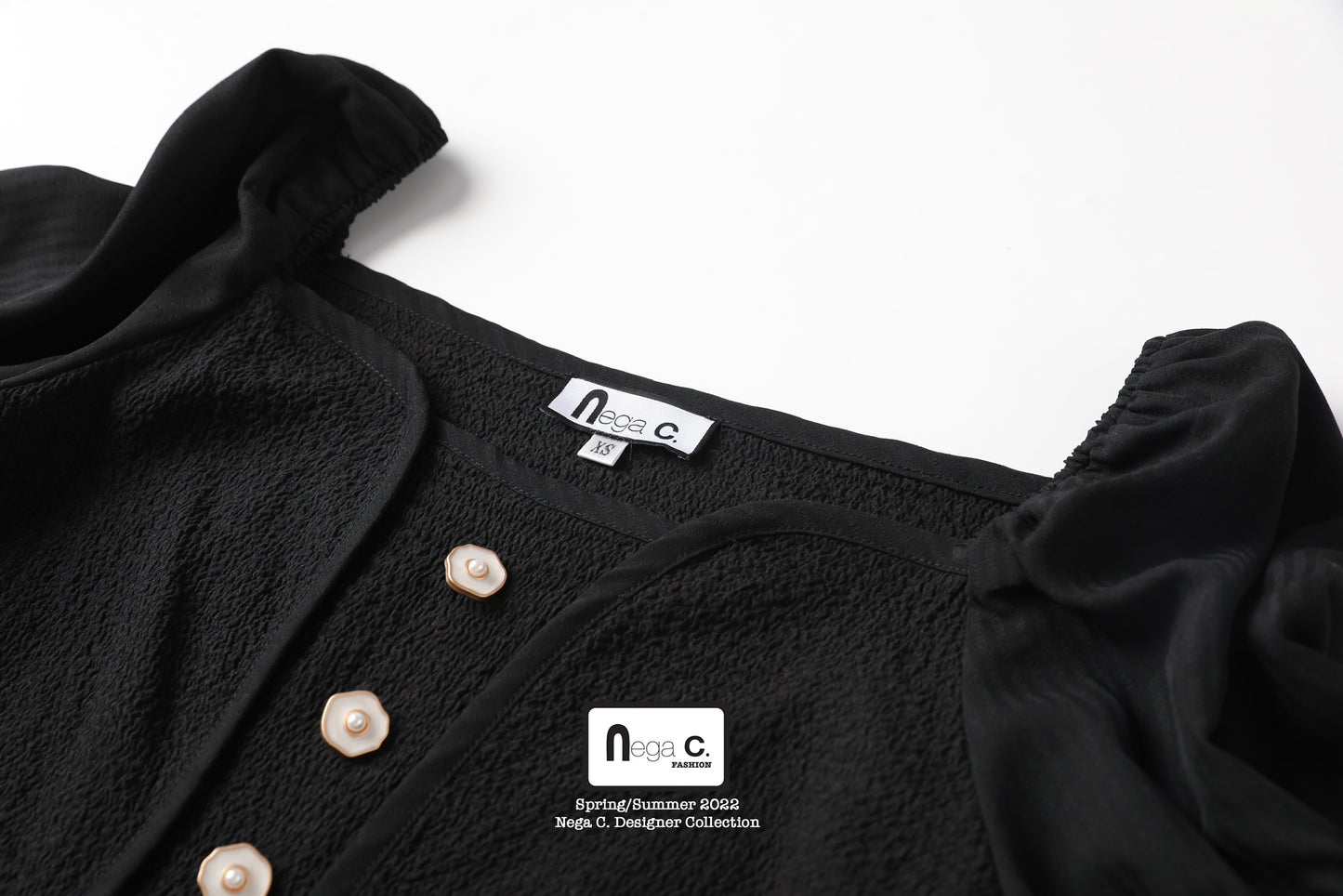 Nega C. เสื้อแขนพองคอ Sweetheart | สีดำ | ไม่มีซับใน