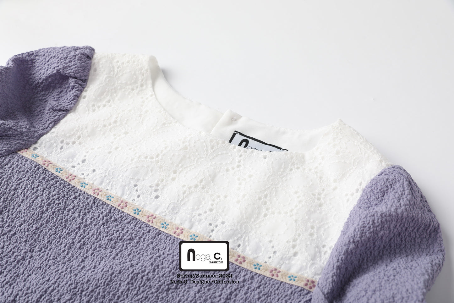 Nega C. เสื้อแขนพัฟลูกไม้เย็บปะติดปะต่อ|สีม่วง|ไม่มีซับใน