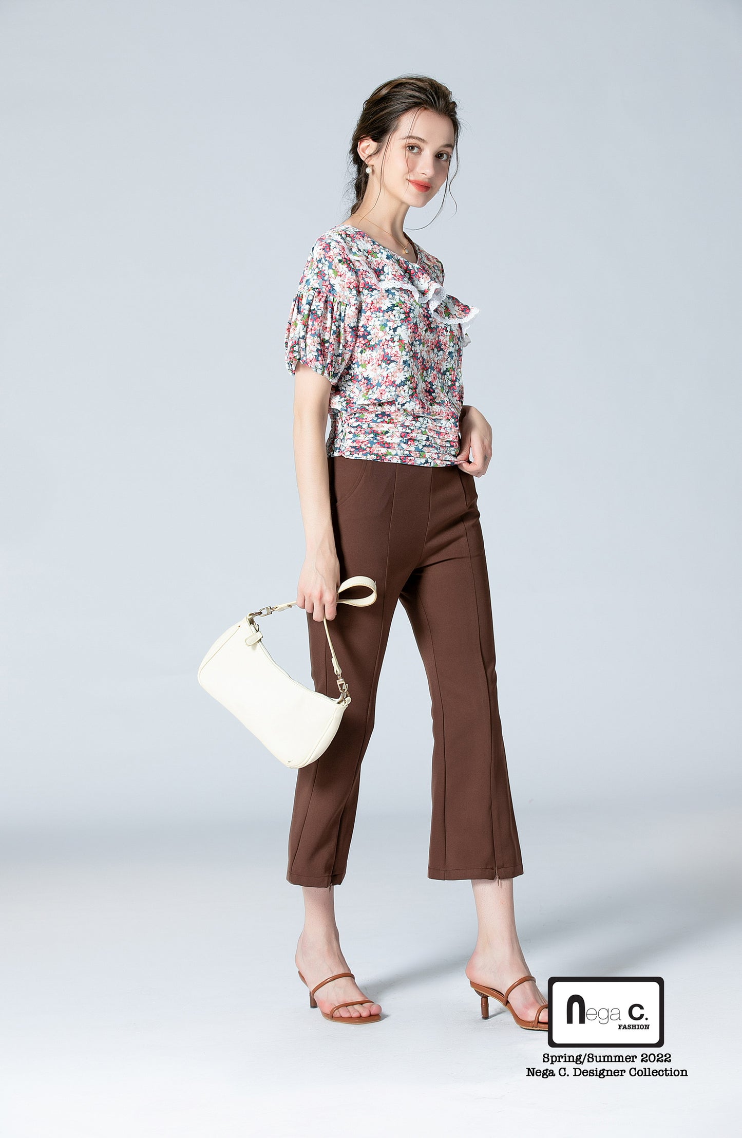Nega C. เสื้อคอวีกระชับสัดส่วนเอวเล็กลายดอก | สีน้ำเงิน | ไม่มีซับใน