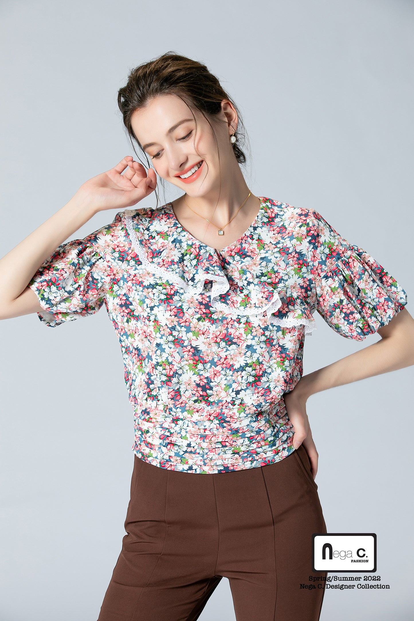 Nega C. เสื้อคอวีกระชับสัดส่วนเอวเล็กลายดอก | สีน้ำเงิน | ไม่มีซับใน