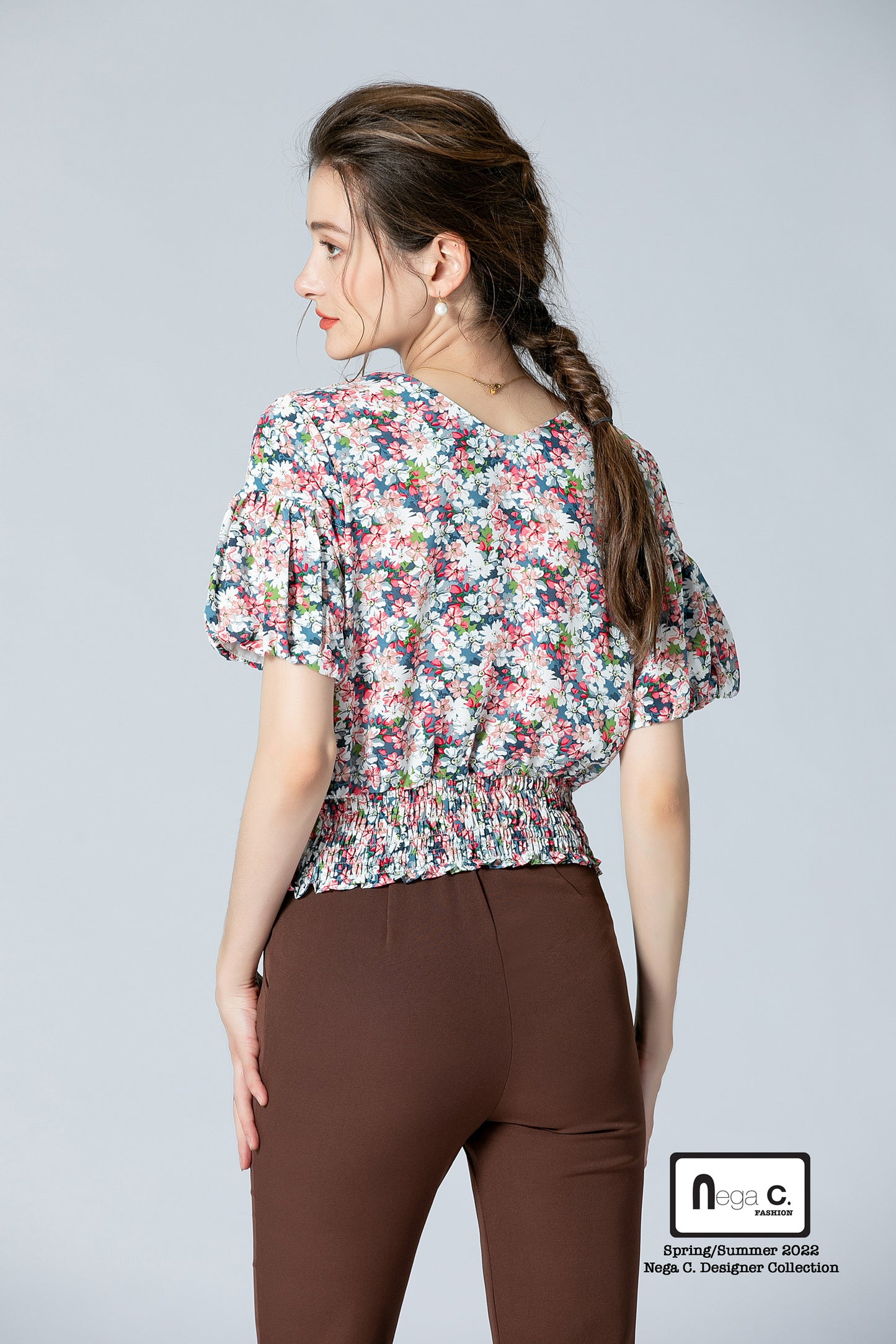 Nega C. เสื้อคอวีกระชับสัดส่วนเอวเล็กลายดอก | สีน้ำเงิน | ไม่มีซับใน