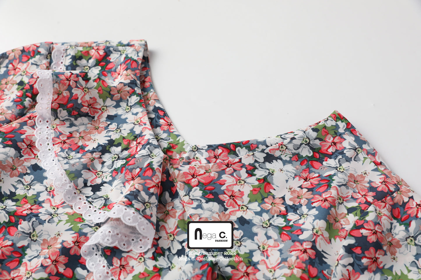Nega C. เสื้อคอวีกระชับสัดส่วนเอวเล็กลายดอก | สีน้ำเงิน | ไม่มีซับใน