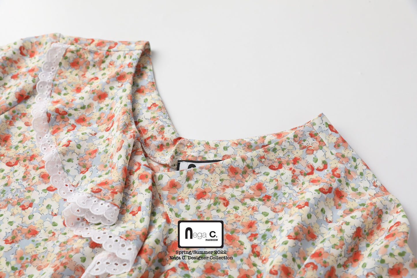 Nega C. เสื้อคอวี เอวเล็กลายดอกไม้ | เฉียงเหลือง | ไม่มีซับใน
