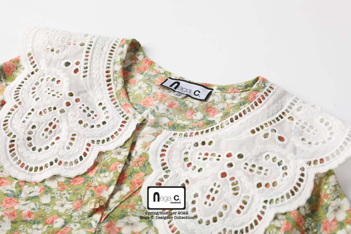 Nega C. เสื้อคอปกลูกไม้ลายดอกไม้เล็ก | เฉียงเหลือง | ไม่มีซับใน