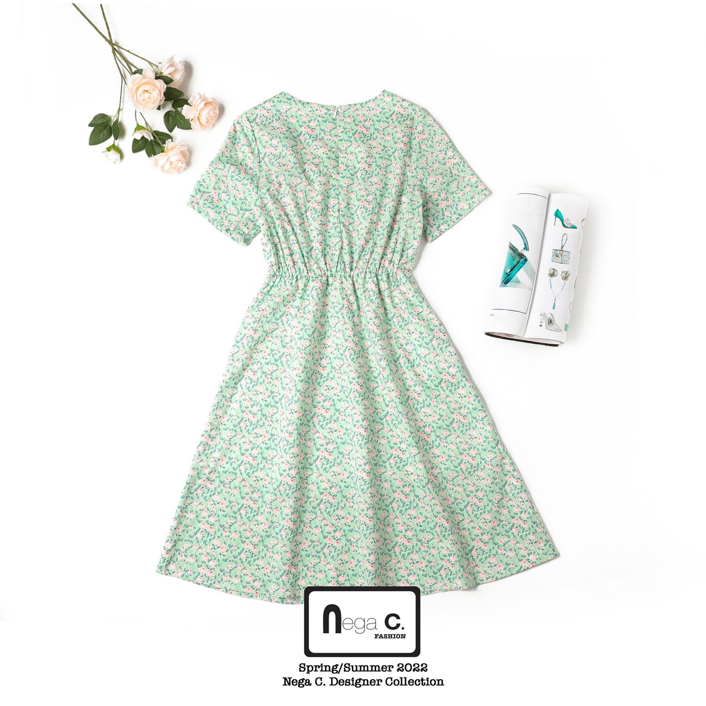 Nega C. เดรสคอกลมเย็บปะติดปะต่อลายดอกไม้ | สีเขียว | มีซับใน