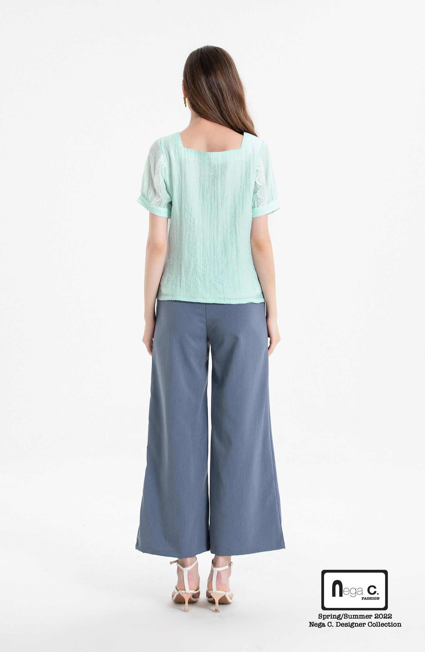 Nega C. เสื้อลูกไม้อัดพลีทคอเหลี่ยม|สีฟ้า|มีซับครึ่งตัว