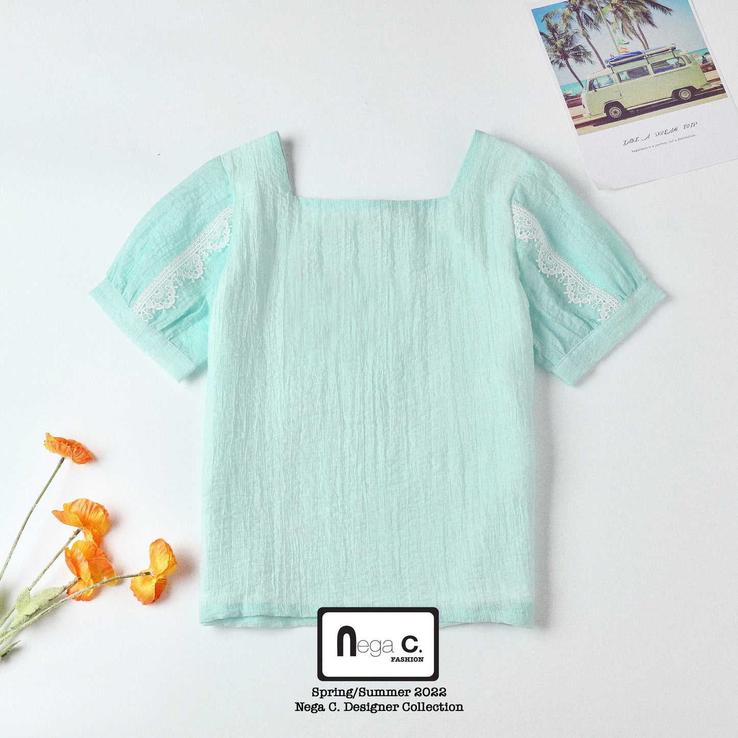 Nega C. เสื้อลูกไม้อัดพลีทคอเหลี่ยม|สีฟ้า|มีซับครึ่งตัว