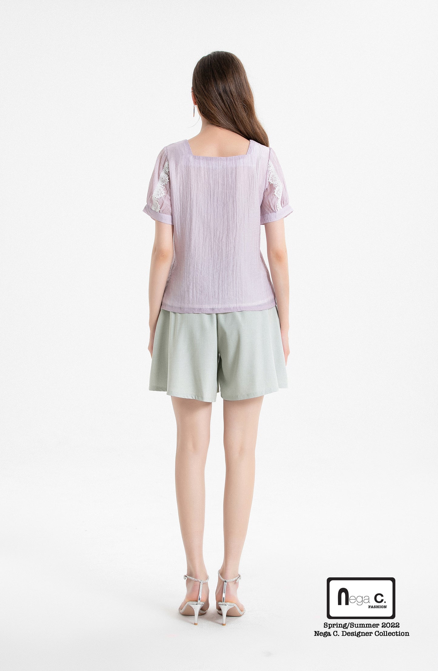 Nega C. เสื้อลูกไม้อัดพลีทคอเหลี่ยม|สีม่วง|ซับครึ่งตัว