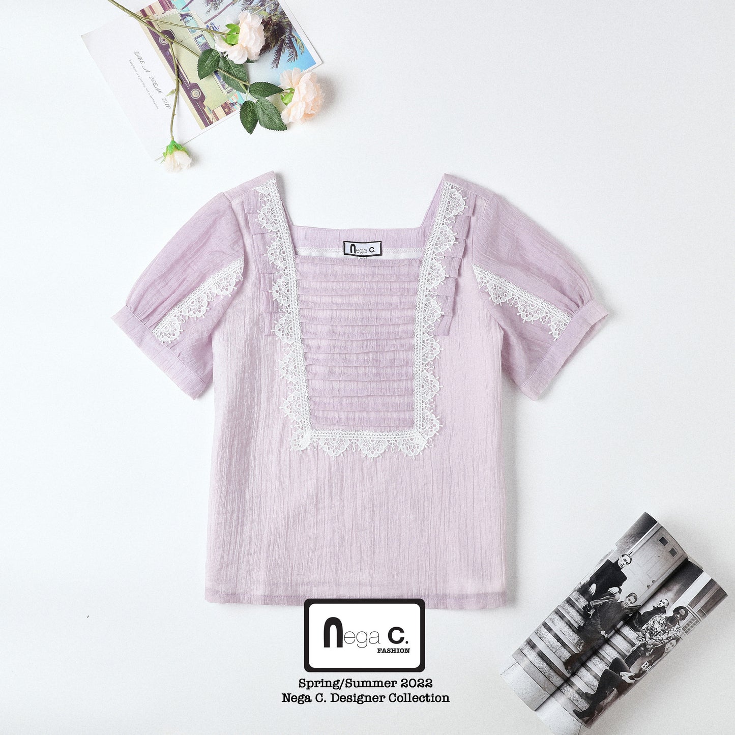Nega C. เสื้อลูกไม้อัดพลีทคอเหลี่ยม|สีม่วง|ซับครึ่งตัว