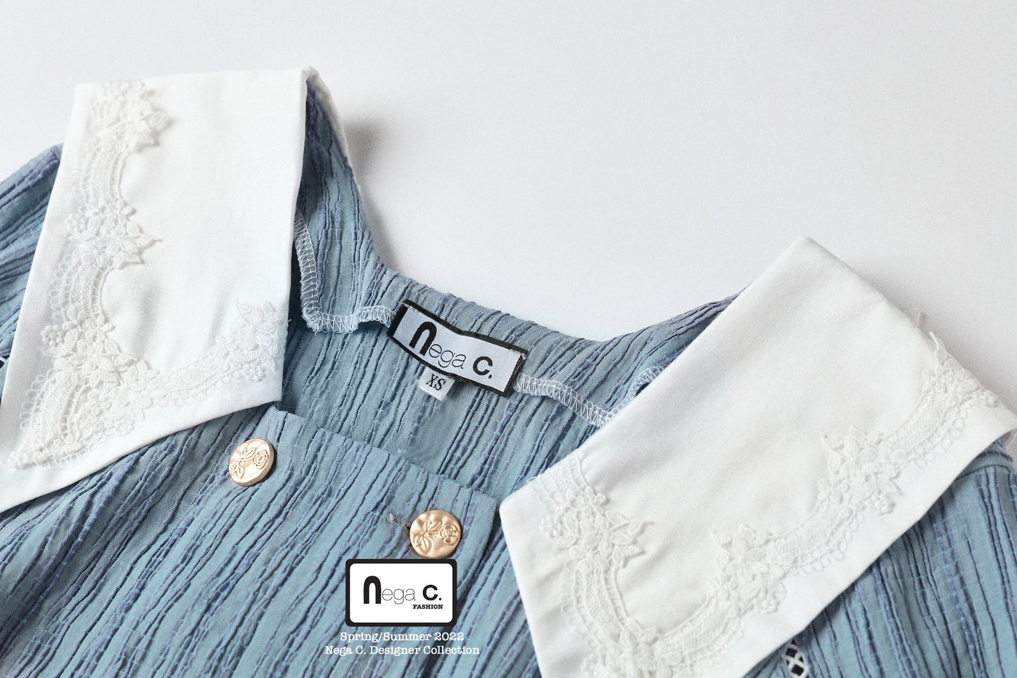 Nega C. Colorblock เสื้อคอกลมกระดุมสองแถว | สีน้ำเงิน | ไม่มีซับใน
