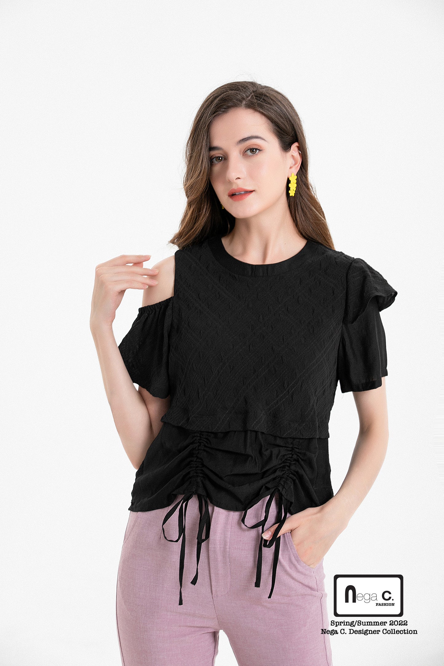 Nega C. เสื้อมีเชือกรูดแขนระบายคอกลม | สีดำ | มีซับในครึ่งตัว