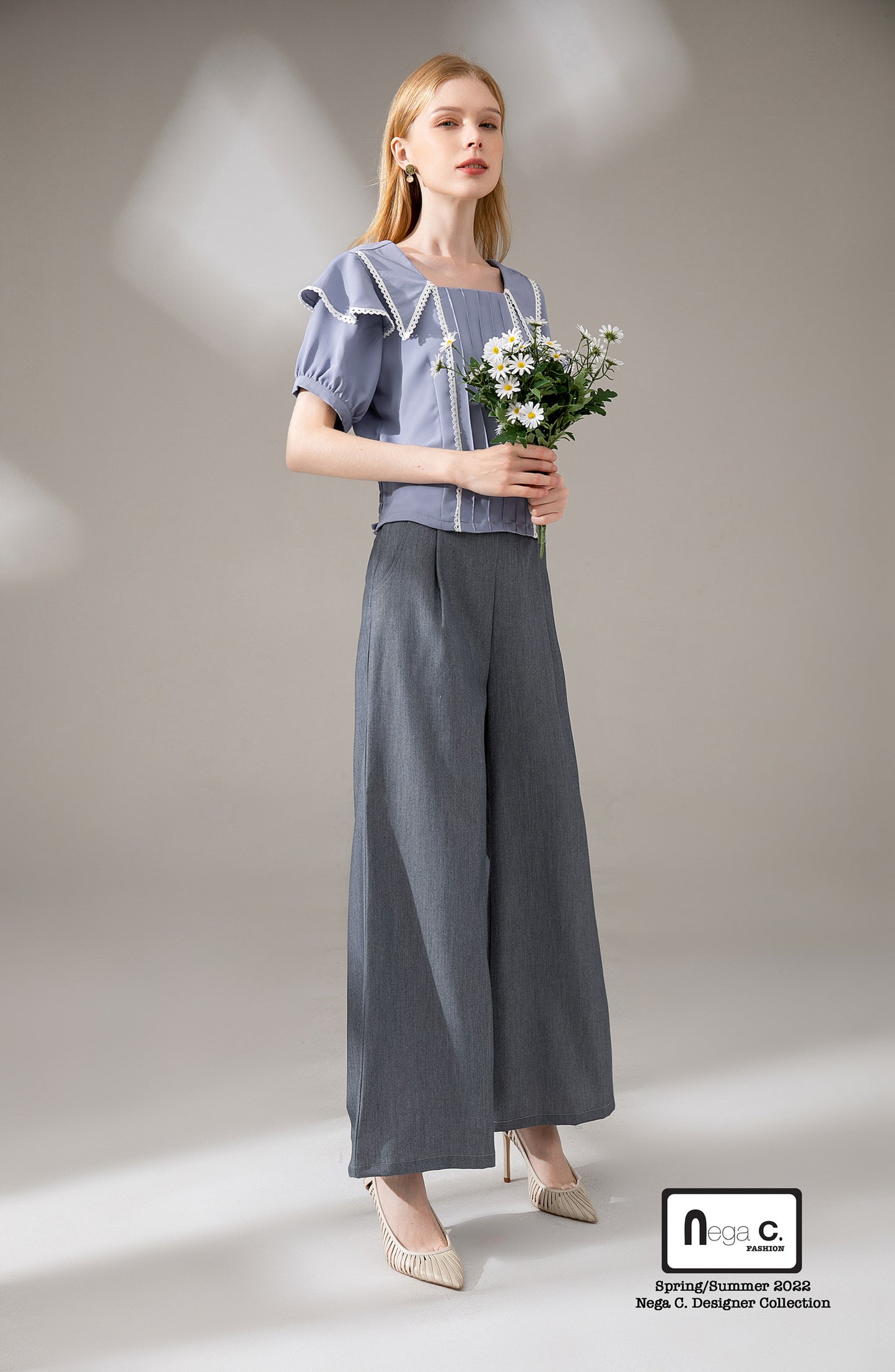 Nega C. 短版修腰方領蕾絲上衣|天藍色|無彈|無裡襯