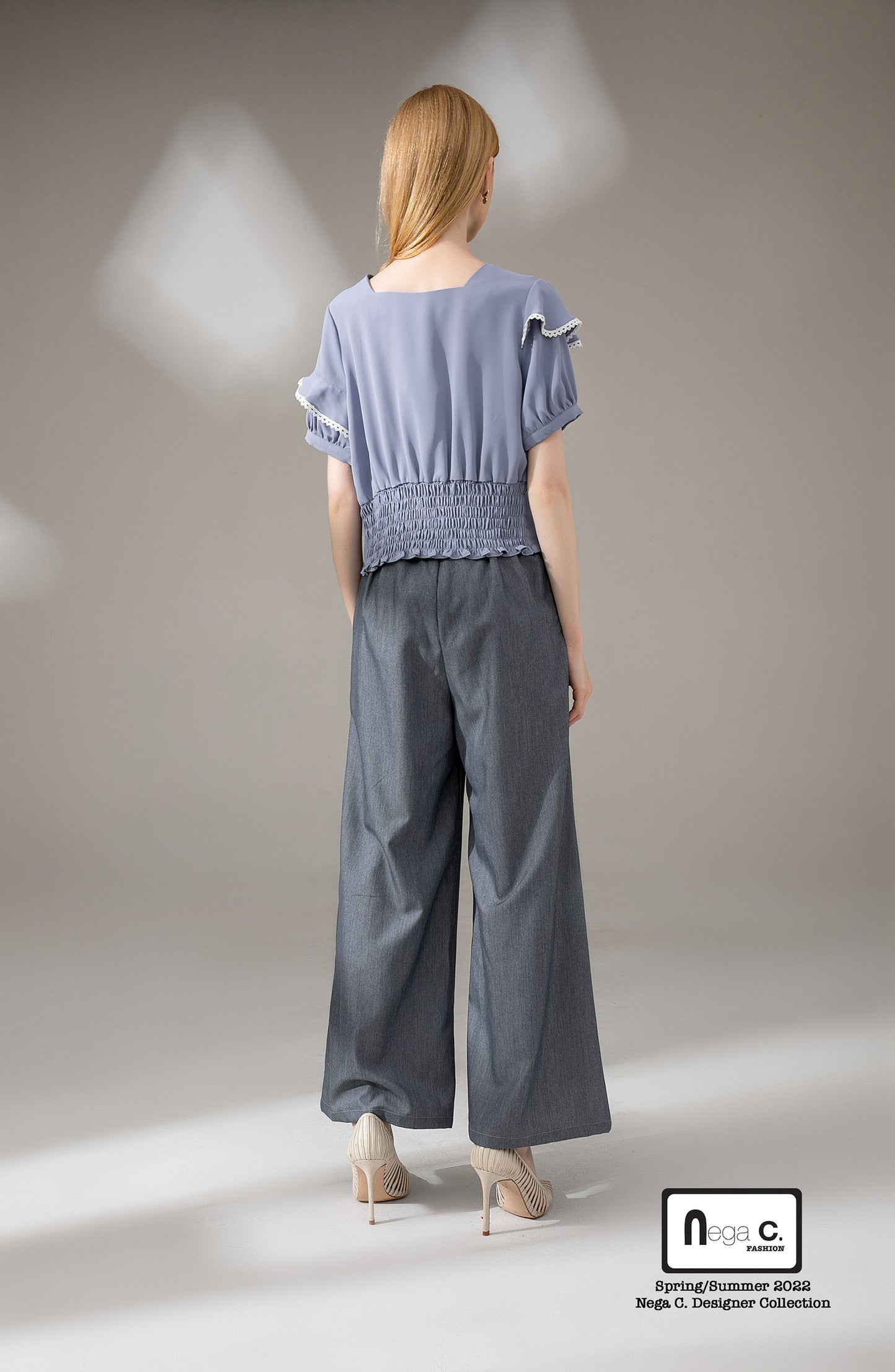 Nega C. 短版修腰方領蕾絲上衣|天藍色|無彈|無裡襯