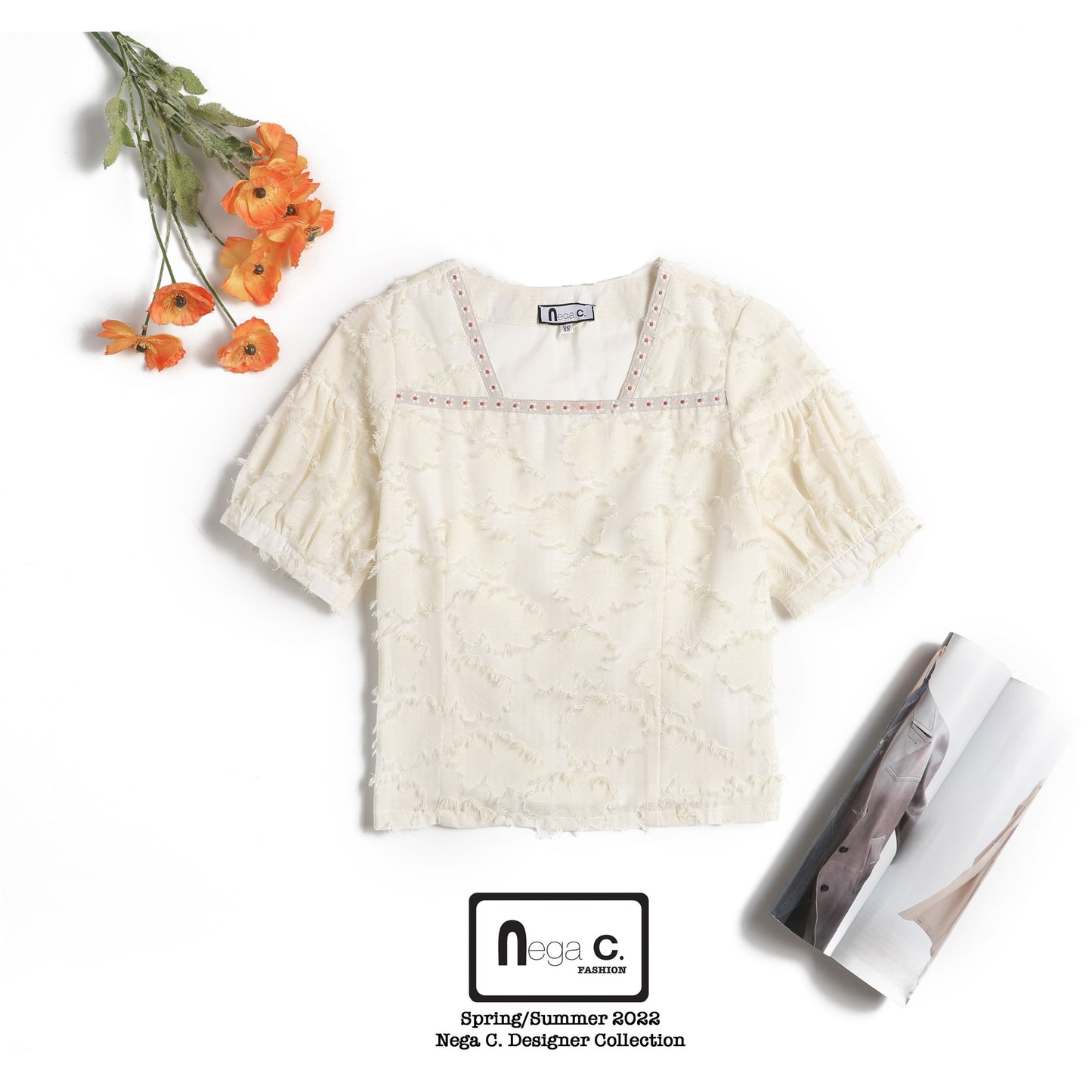 เสื้อแขนสั้นพัฟลายดอกไม้ | สีแอปริคอท | ซับครึ่งตัว | ไม่ยางยืด