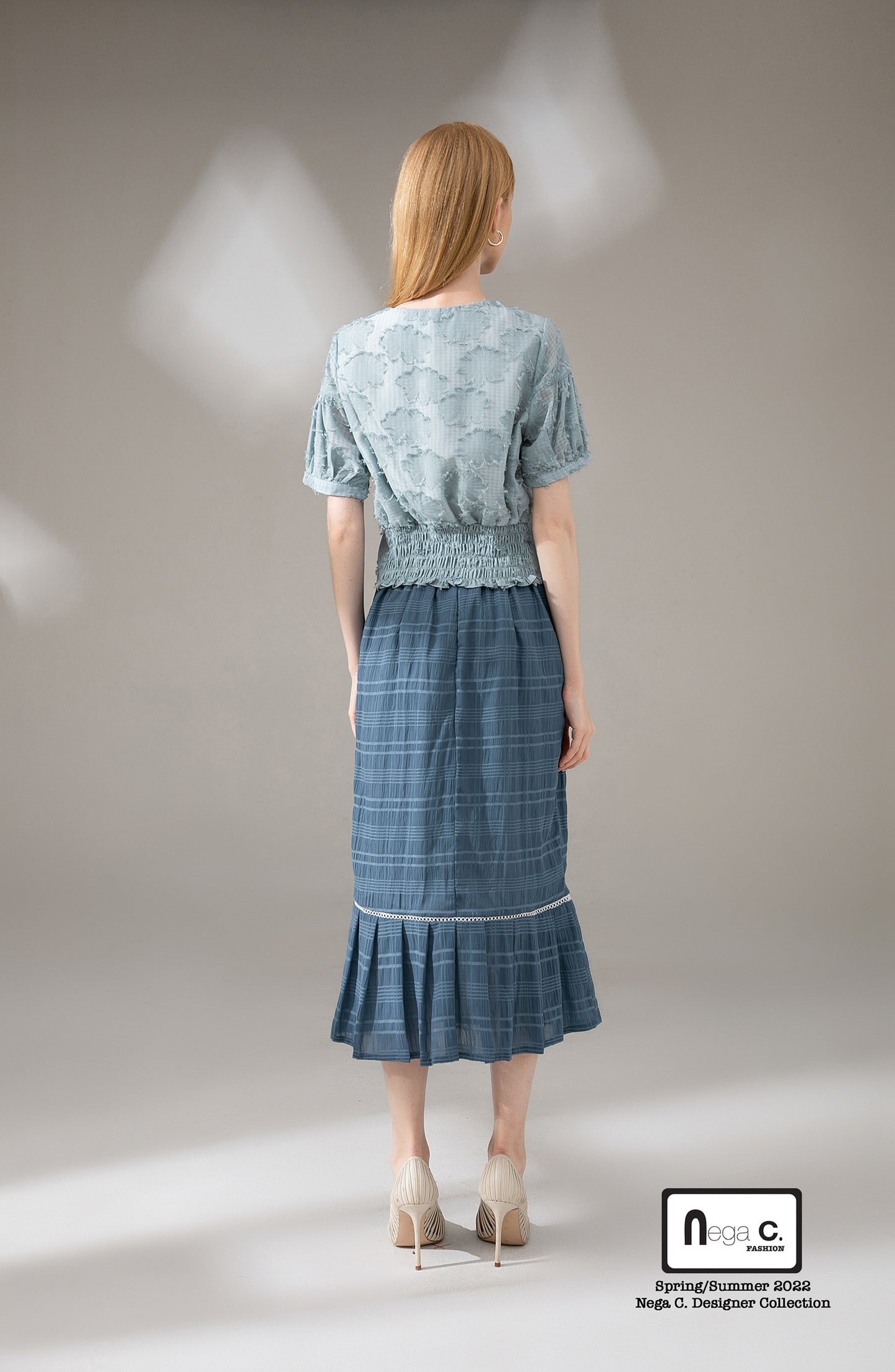 เสื้อแขนสั้นพัฟลายดอกไม้ | สีน้ำเงิน | ซับครึ่งตัว | ไม่ยืดหยุ่น