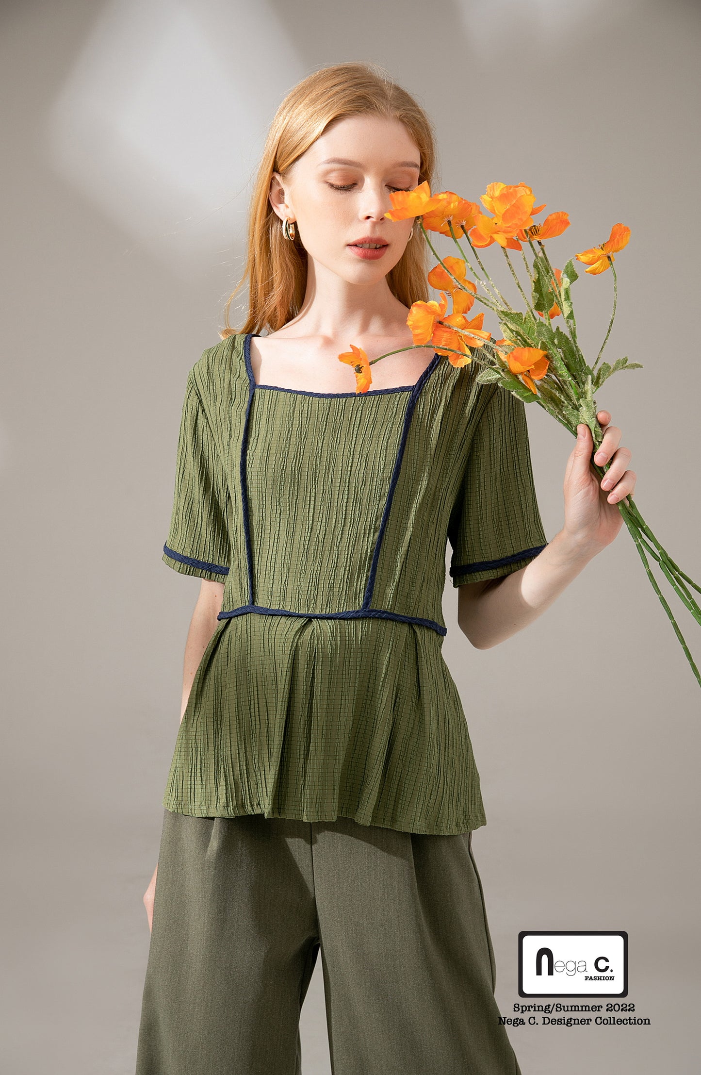 Nega C. เสื้อคอเหลี่ยมปาดไหล่พับสี | สีเขียว | ยืดเล็กน้อย | ไม่มีซับใน