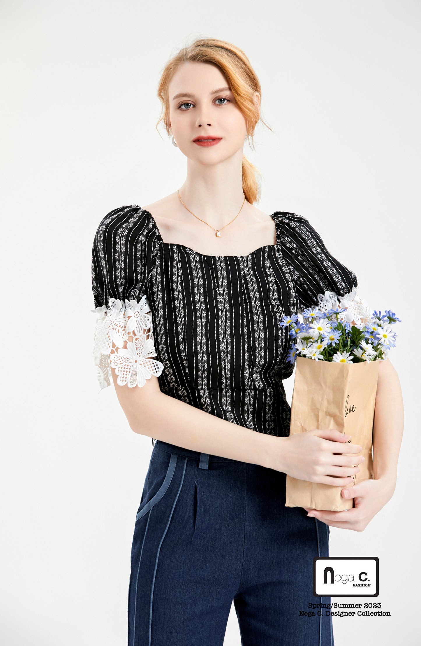 Nega C. เสื้อคอกลมพิมพ์ลายรูปหัวใจ| สีดำ| มีซับใน