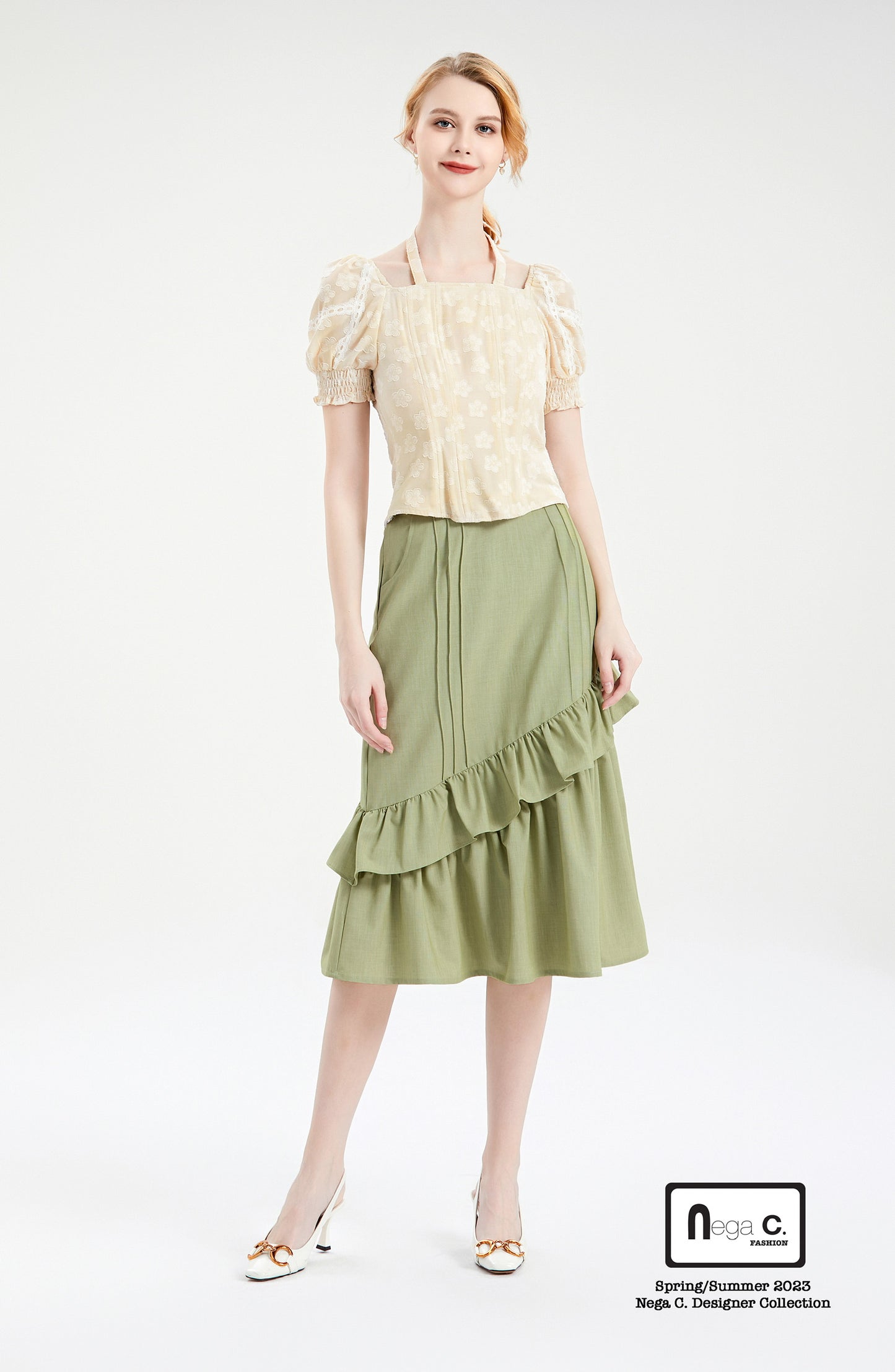 Nega C. เสื้อครอปแขนพองทรงเข้ารูป| สีเบจ| มีซับใน