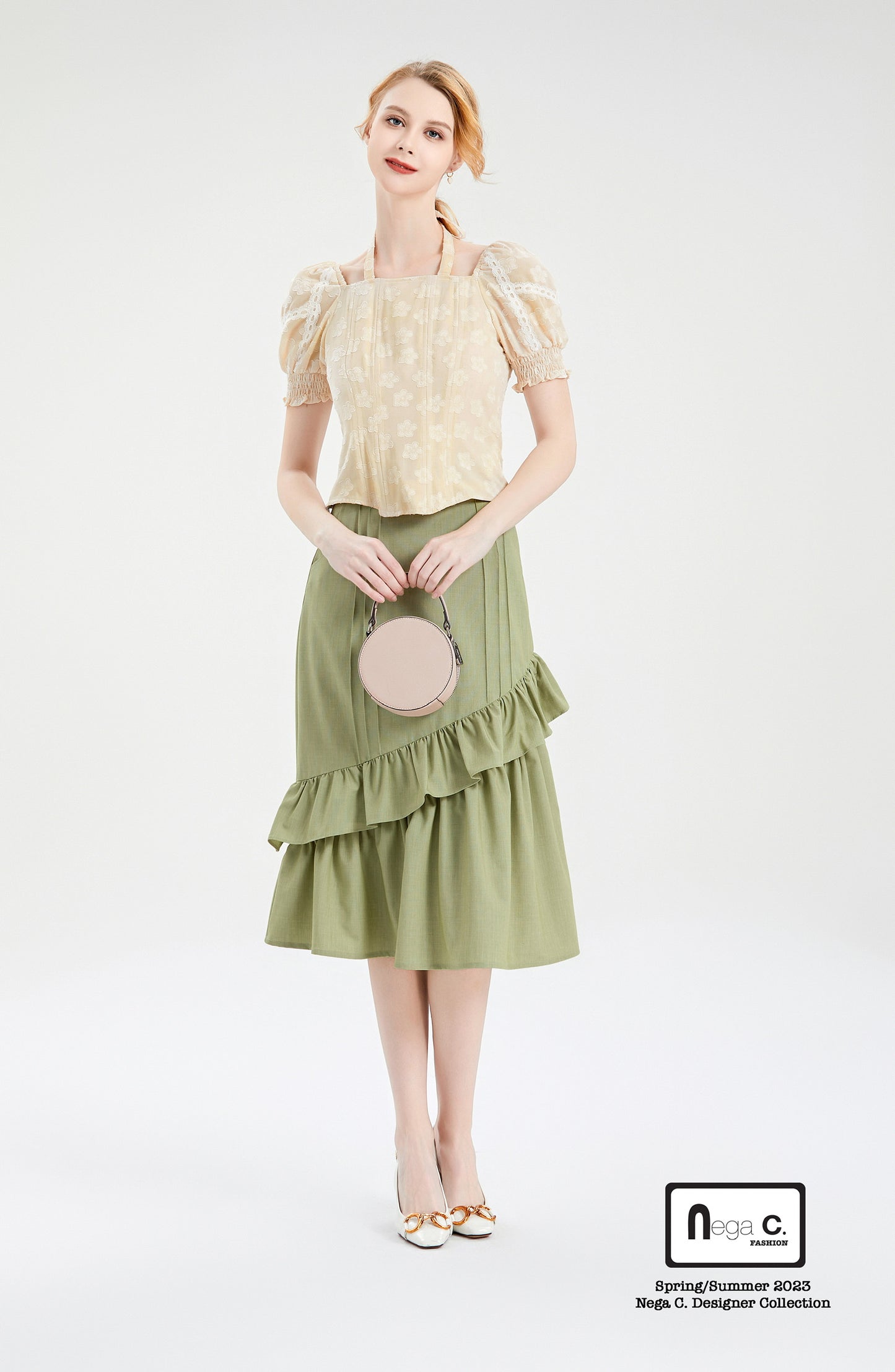 Nega C. เสื้อครอปแขนพองทรงเข้ารูป| สีเบจ| มีซับใน