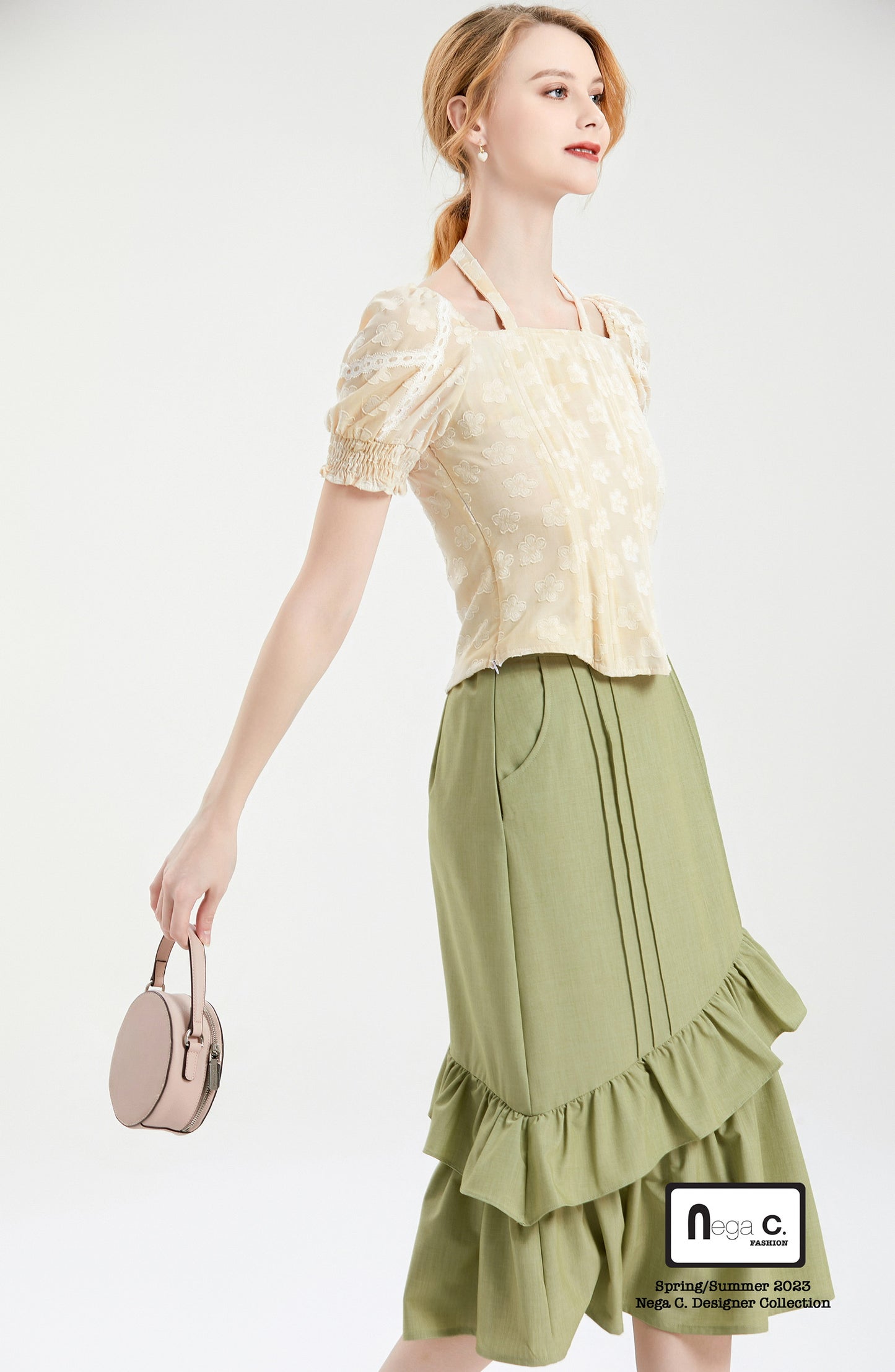Nega C. เสื้อครอปแขนพองทรงเข้ารูป| สีเบจ| มีซับใน