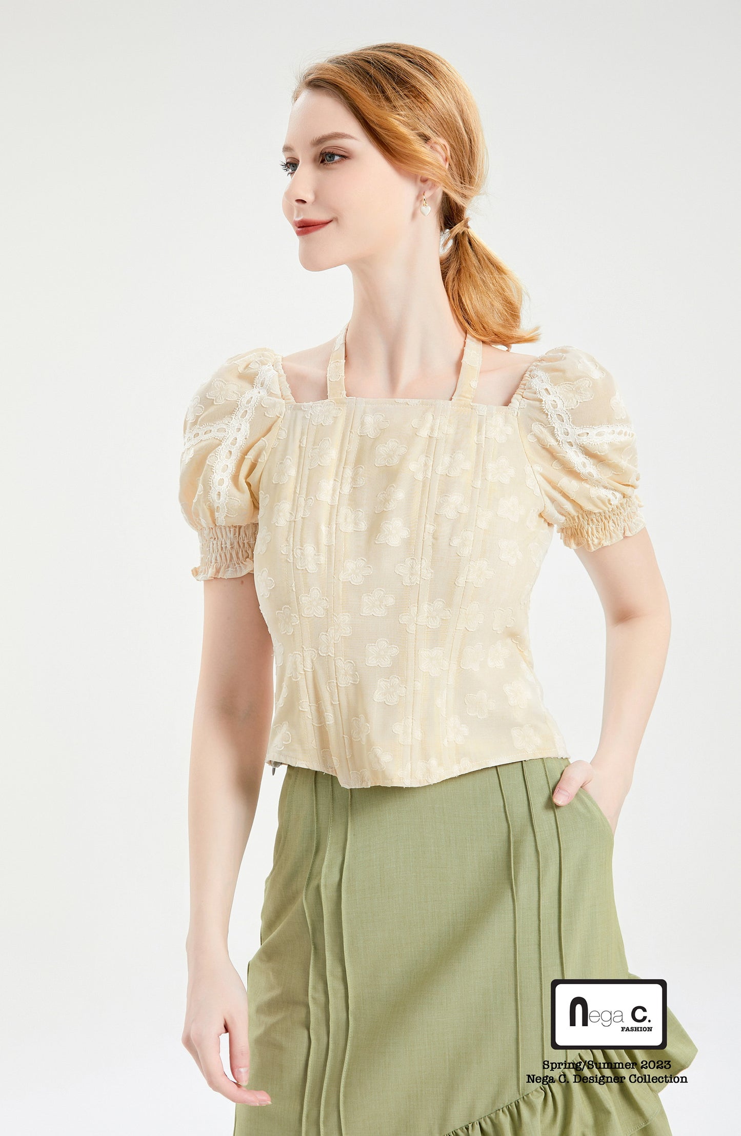 Nega C. เสื้อครอปแขนพองทรงเข้ารูป| สีเบจ| มีซับใน