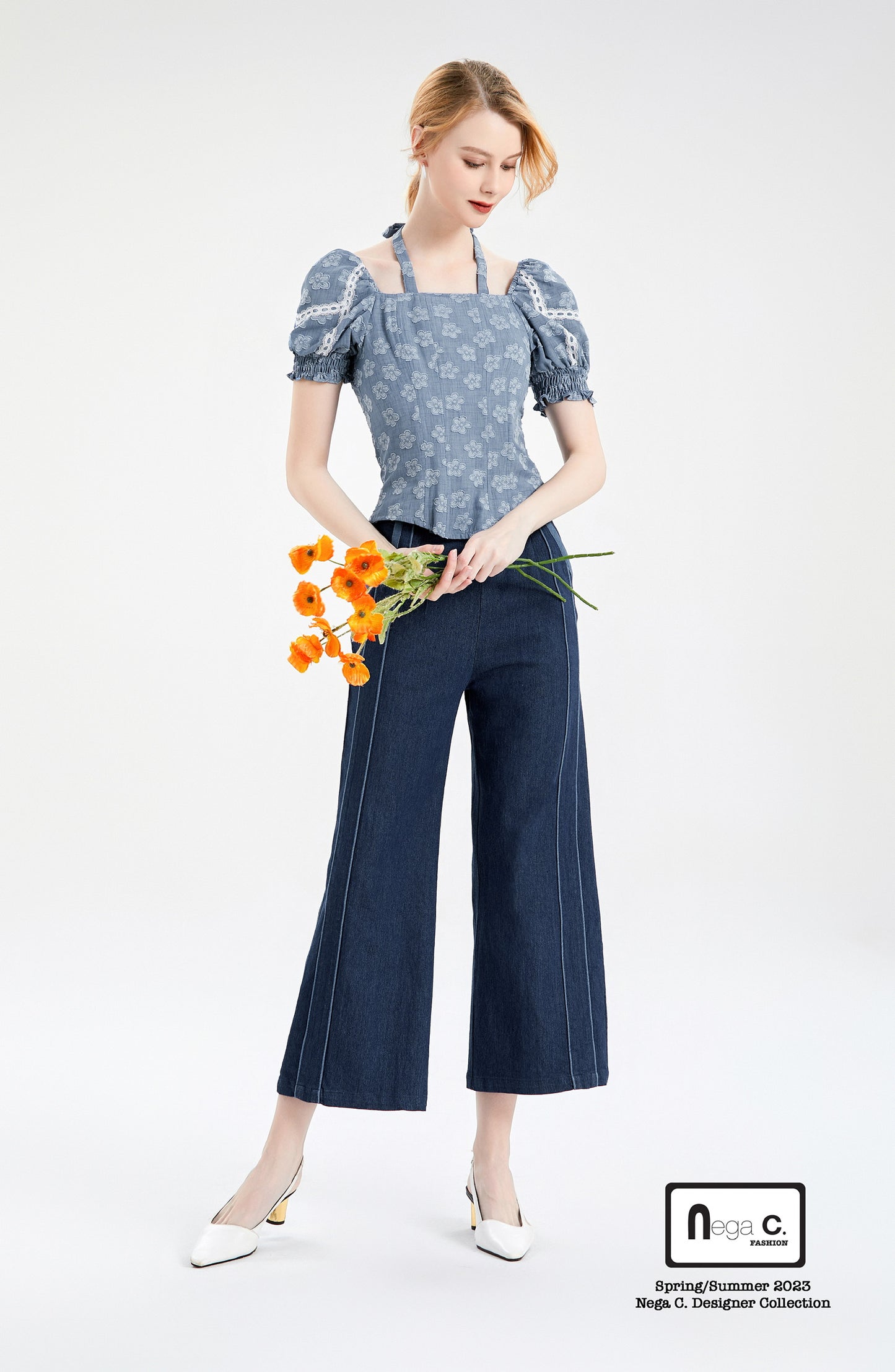 Nega C. เสื้อครอปแขนพองทรงเข้ารูป| สีฟ้า| มีซับใน