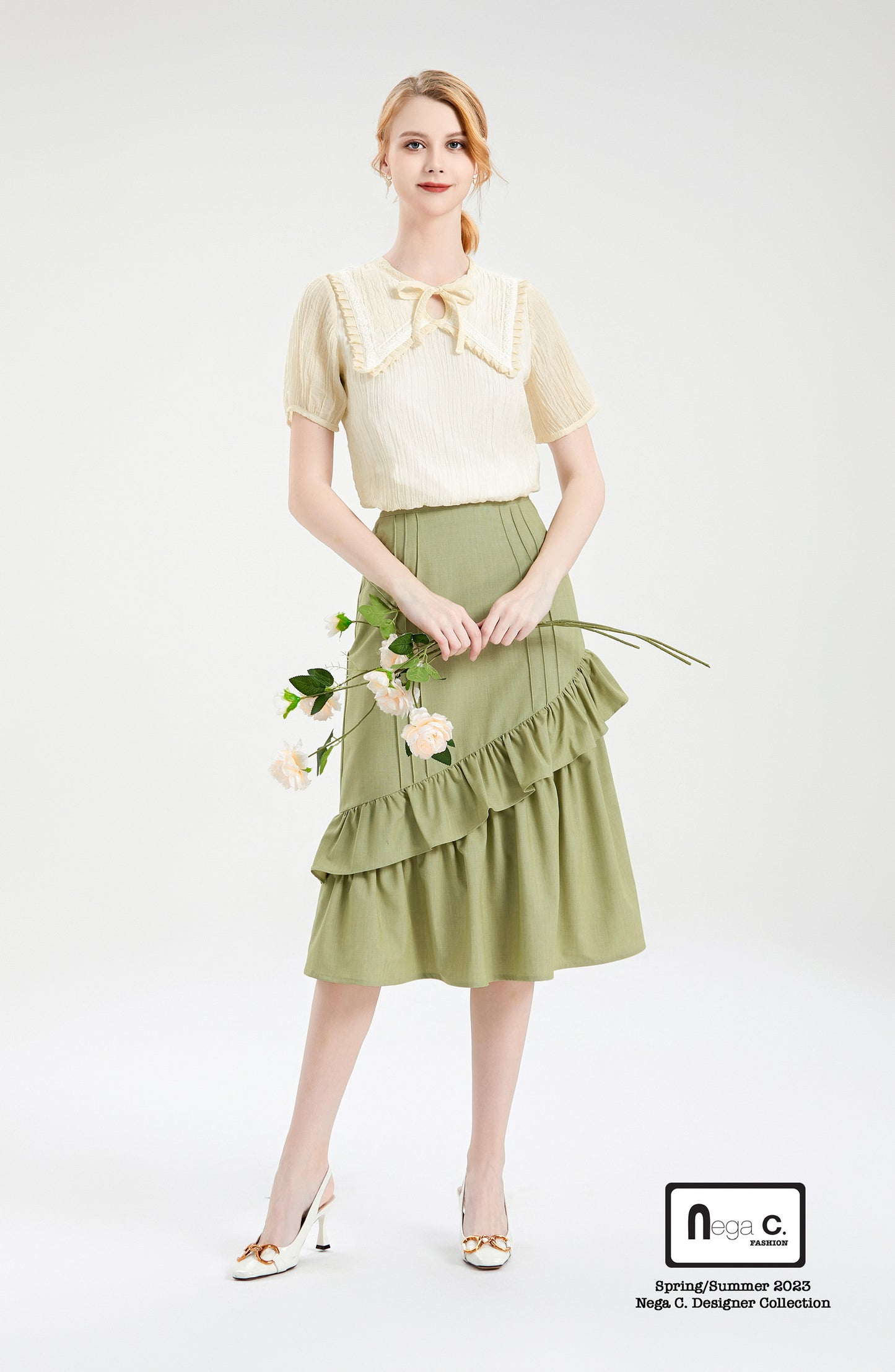 Nega C.เสื้อลูกไม้คอกลมจับจีบติดโบว์ผีเสื้อ|สีเบจ|มีซับใน