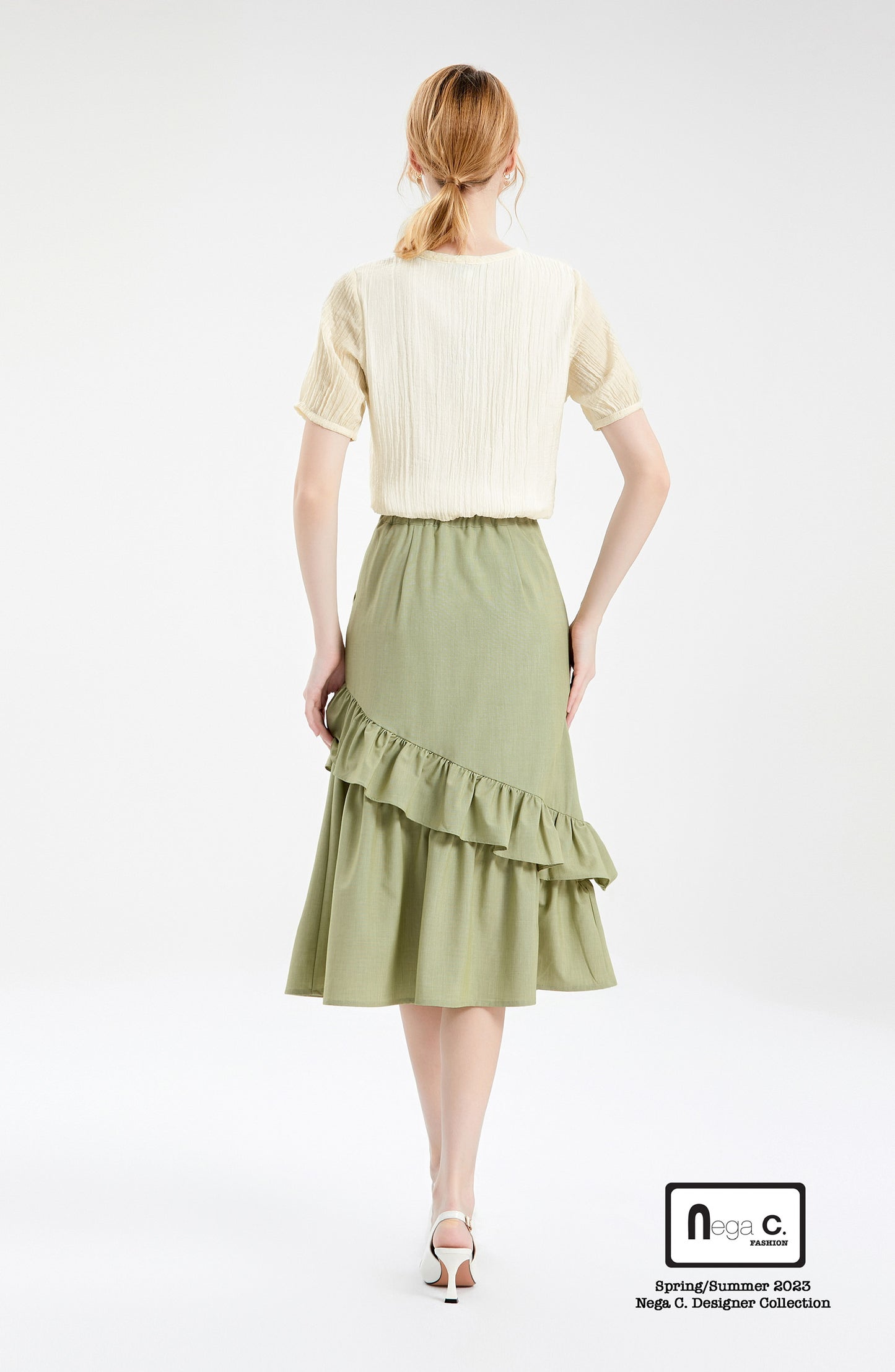 Nega C.เสื้อลูกไม้คอกลมจับจีบติดโบว์ผีเสื้อ|สีเบจ|มีซับใน