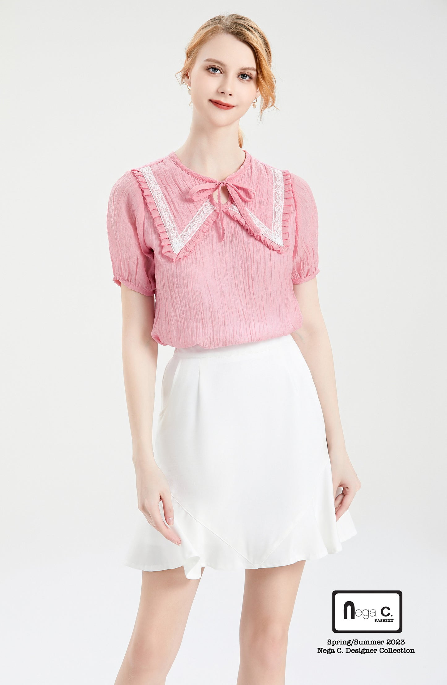Nega C.เสื้อลูกไม้คอกลมจับจีบติดโบว์ผีเสื้อ|ชมพู|มีซับใน