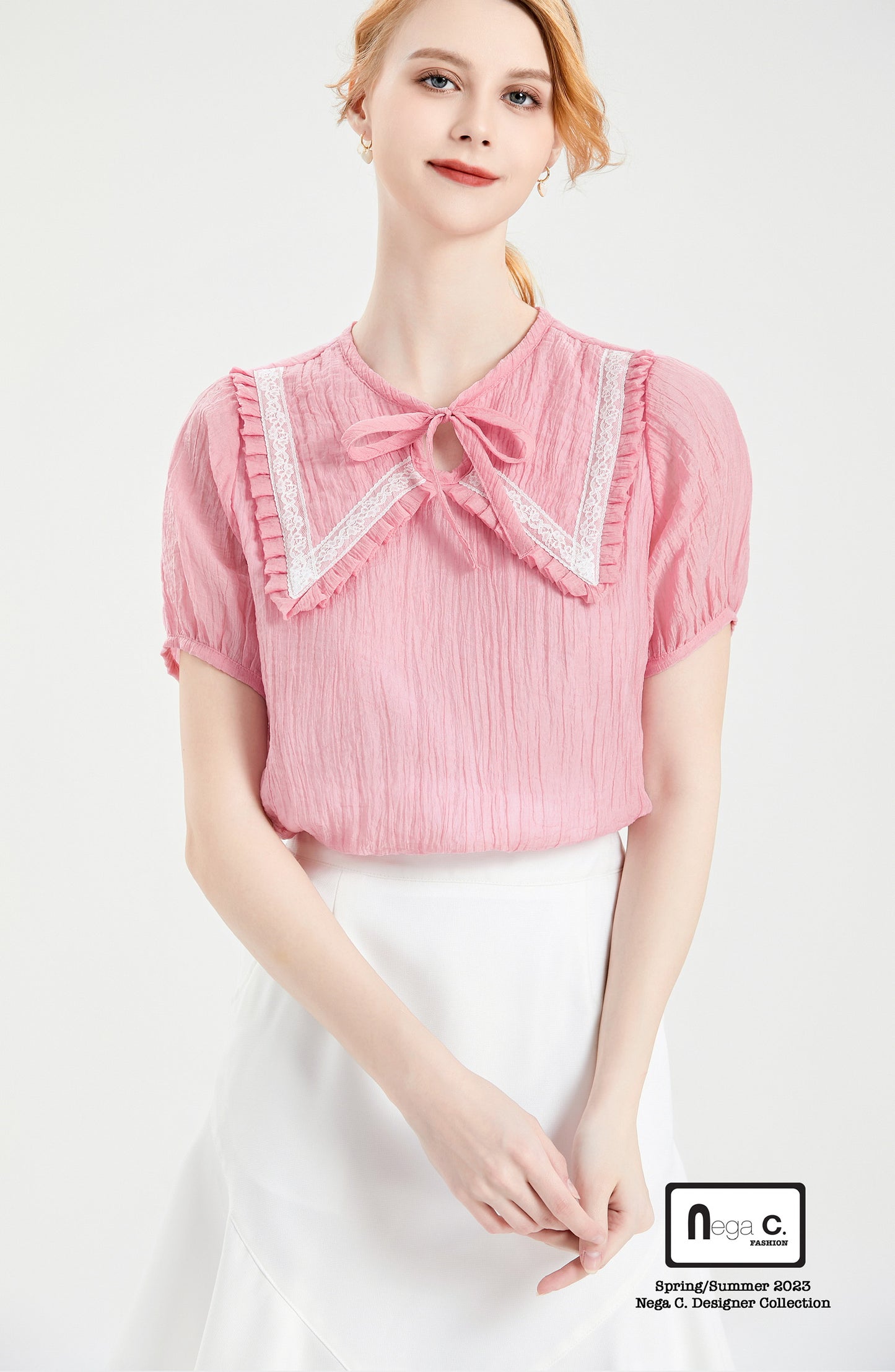 Nega C.เสื้อลูกไม้คอกลมจับจีบติดโบว์ผีเสื้อ|ชมพู|มีซับใน