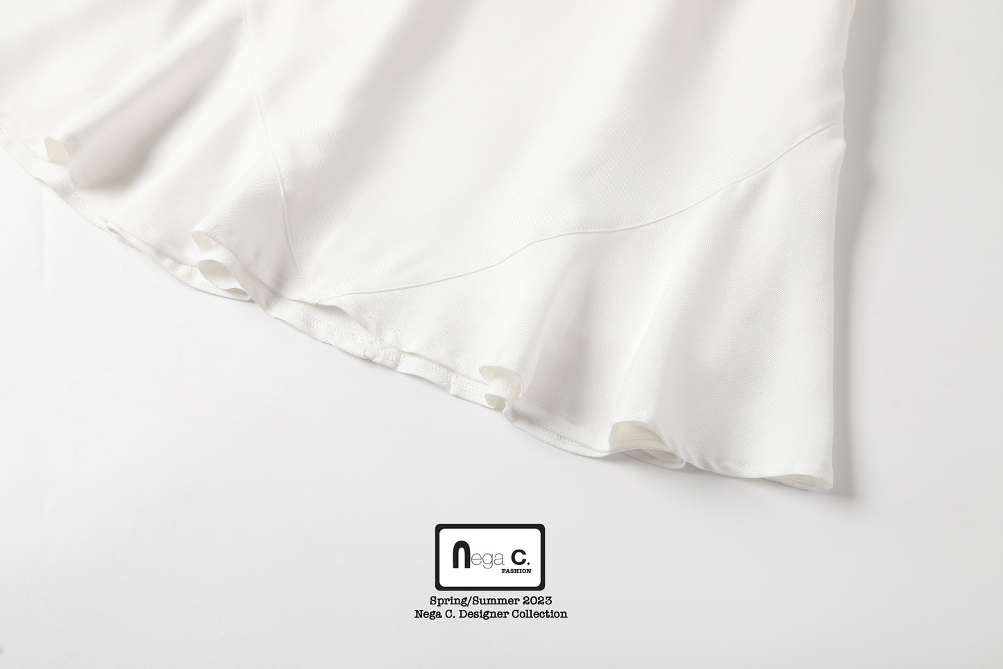 Nega C. กระโปรง Midi Ruffle Hem เรียบหรู |สีขาว | มีซับใน