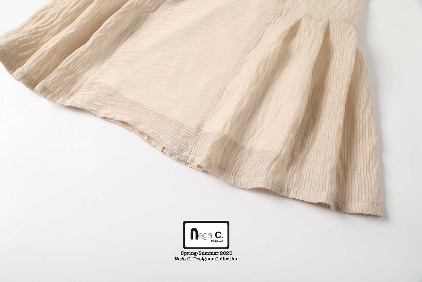 Nega C. กระโปรงจับจีบยาวปานกลาง |สีเบจ| มีซับใน