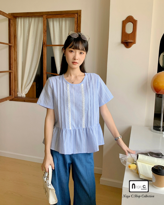|初秋新品2件75折| 條紋荷葉腳蕾絲上衣|淺藍色|無裡襯|無彈|不透明