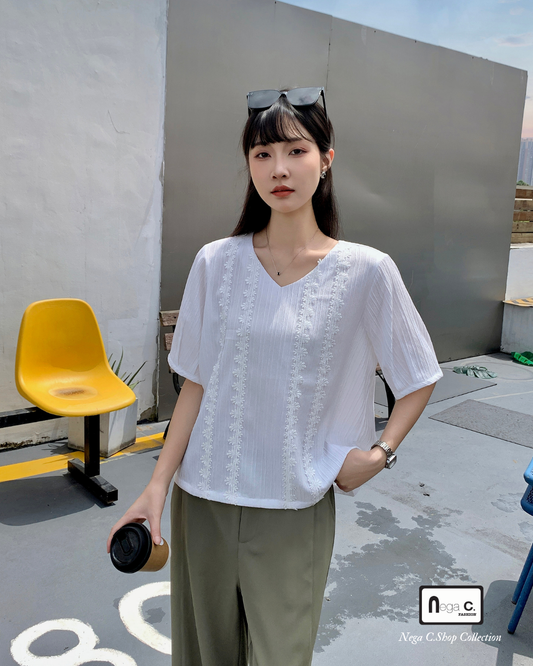 |初秋新品2件75折| V領蕾絲暗紋上衣|白色|無裡襯|無彈|不透