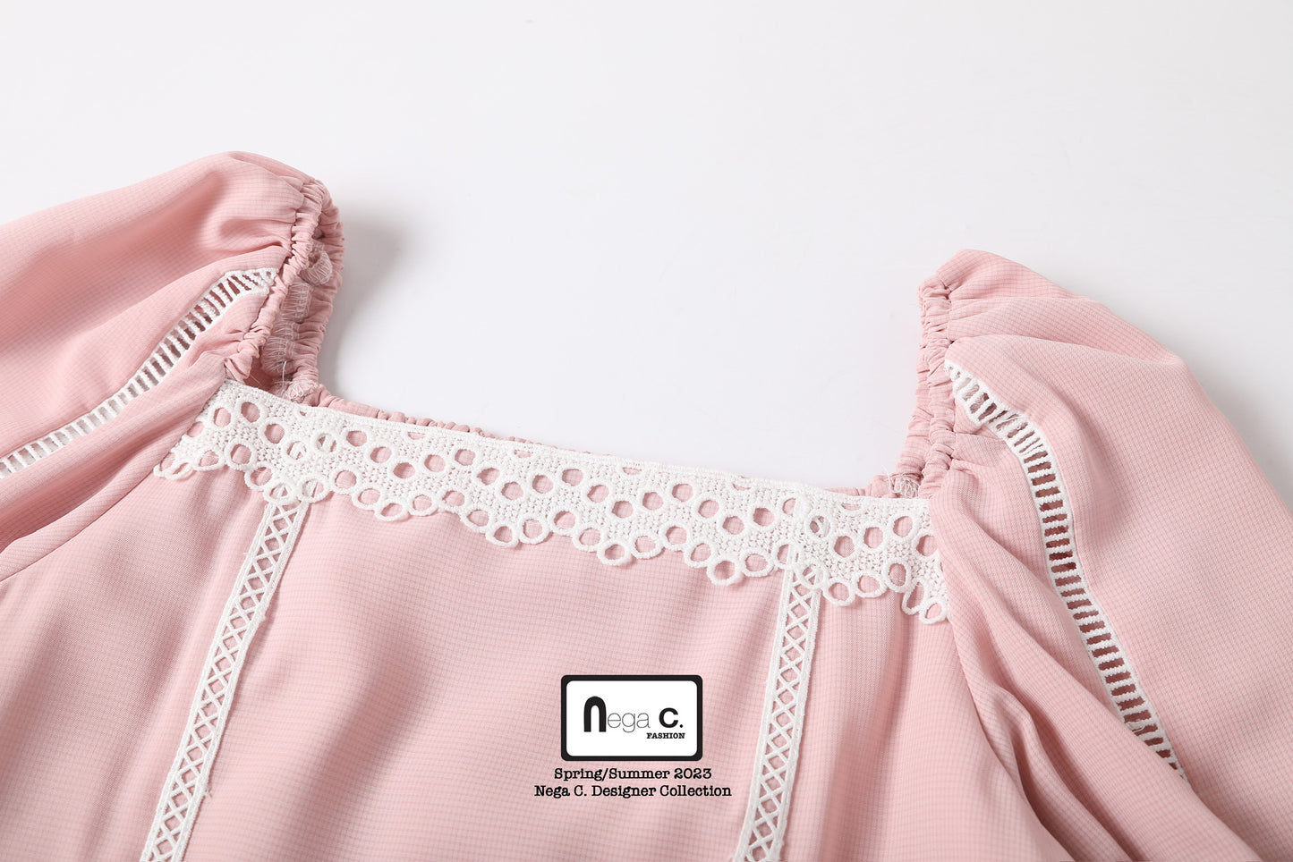 Nega C. 甜美感方領蕾絲泡泡袖上衣| 粉紅色| 有裡襯