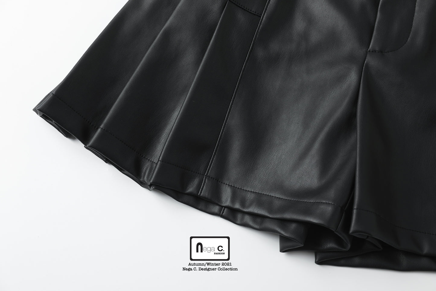 Nega C. 風琴壓摺裙褲 |  黑色仿皮| 微彈| 無裡襯