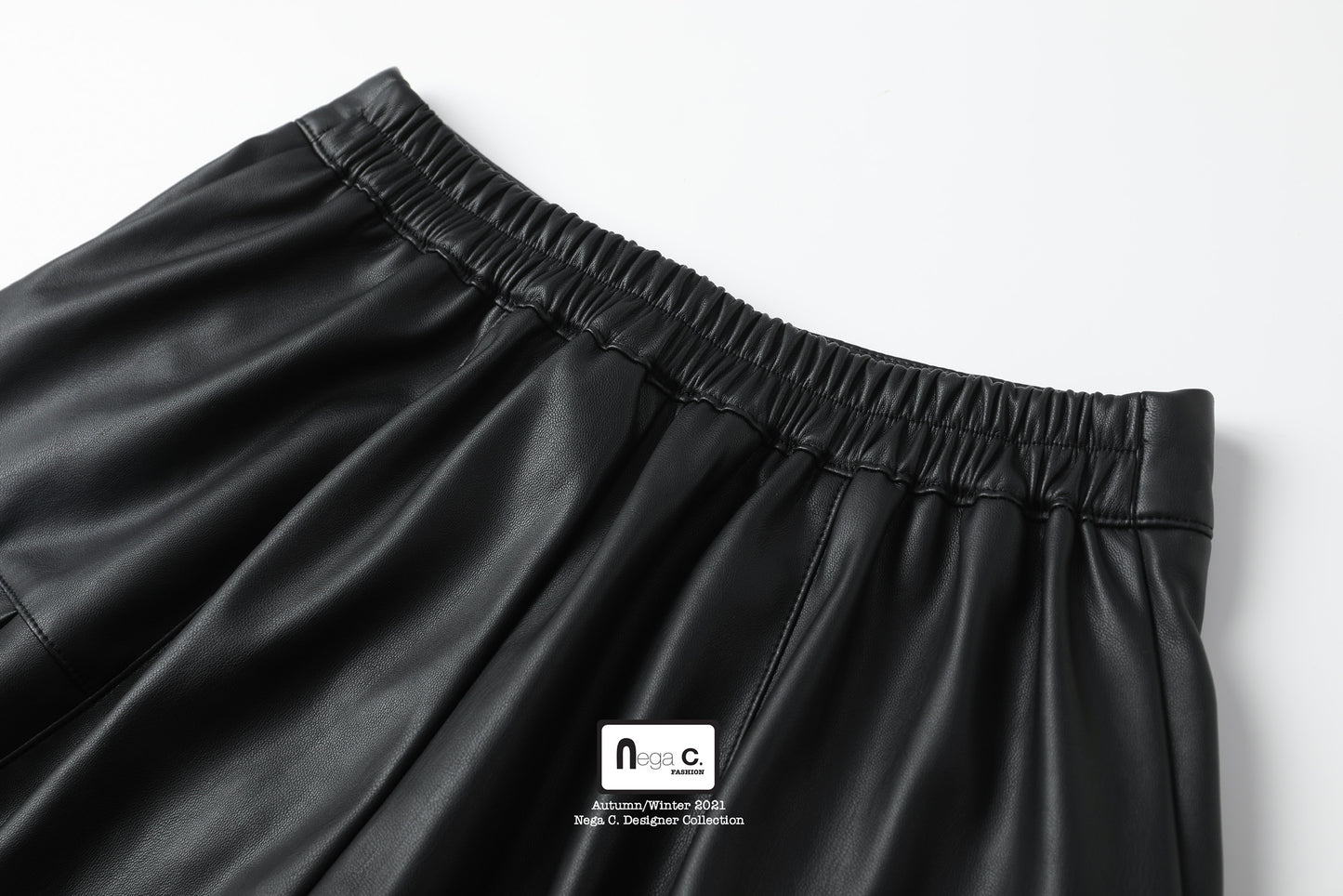 Nega C. 風琴壓摺裙褲 |  黑色仿皮| 微彈| 無裡襯